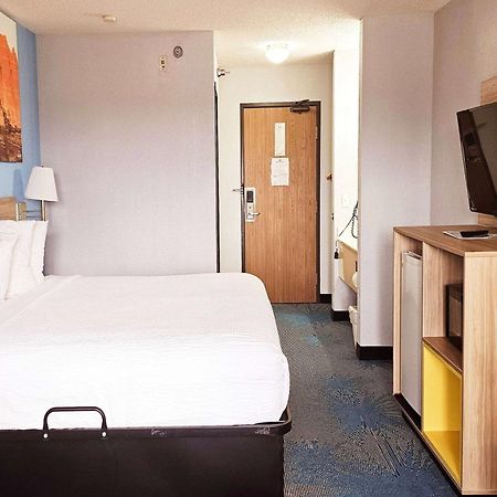 Days Inn By Wyndham Ozark Springfield Екстериор снимка