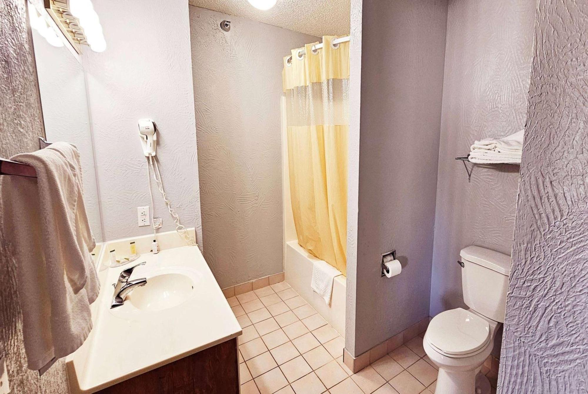 Days Inn By Wyndham Ozark Springfield Екстериор снимка