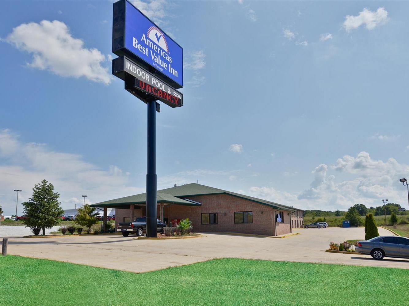 Days Inn By Wyndham Ozark Springfield Екстериор снимка