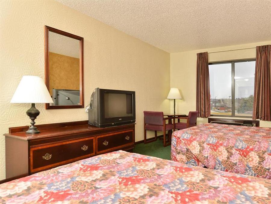 Days Inn By Wyndham Ozark Springfield Екстериор снимка